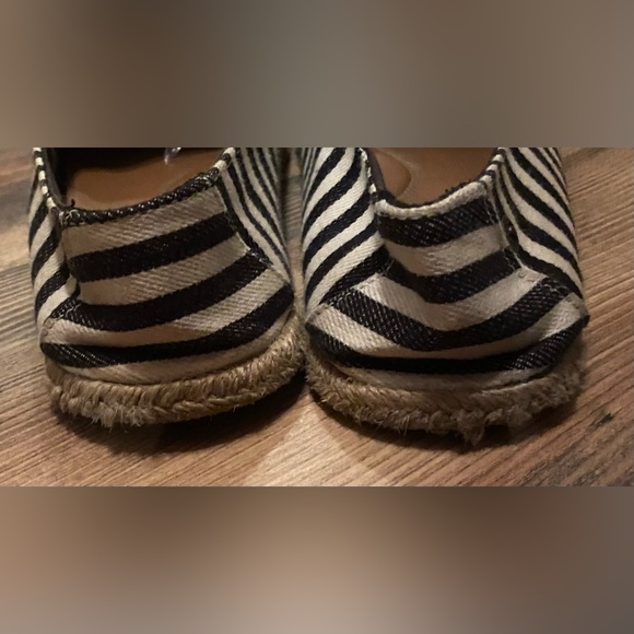 Women’s Flats - Picture 3 of 6